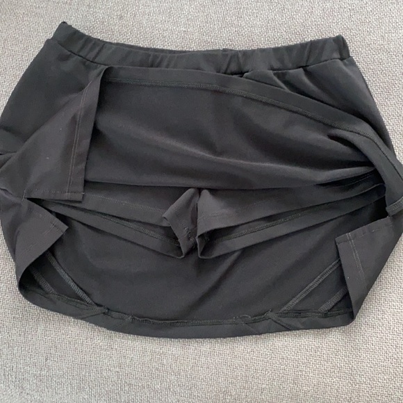 Black DTL Skort, size Medium/6 - Picture 6 of 7